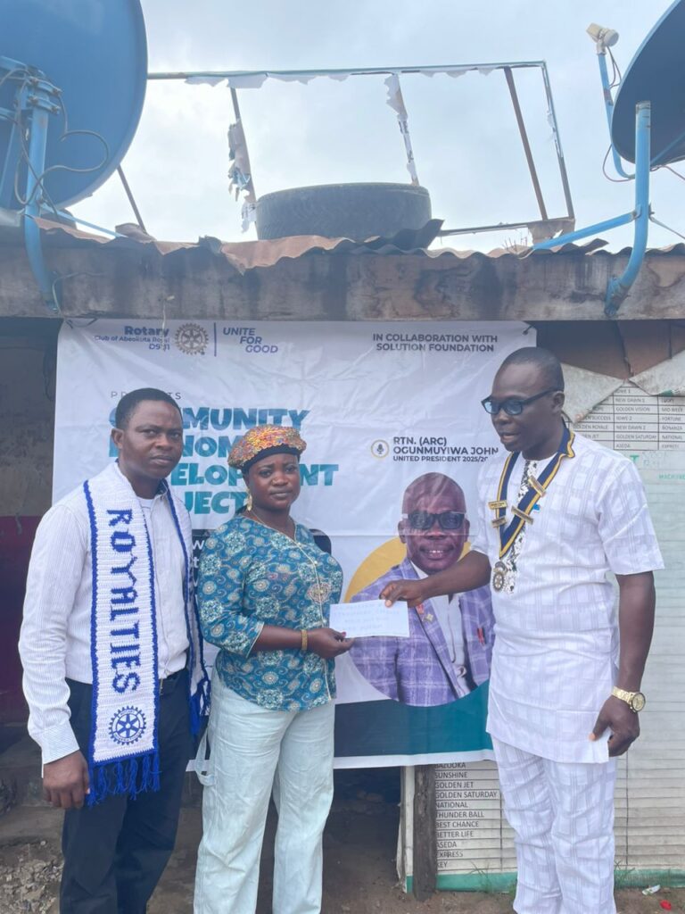 Rotary Club Expands Empowerment Scheme, Lifts Six Kuto Market Women In Abeokuta