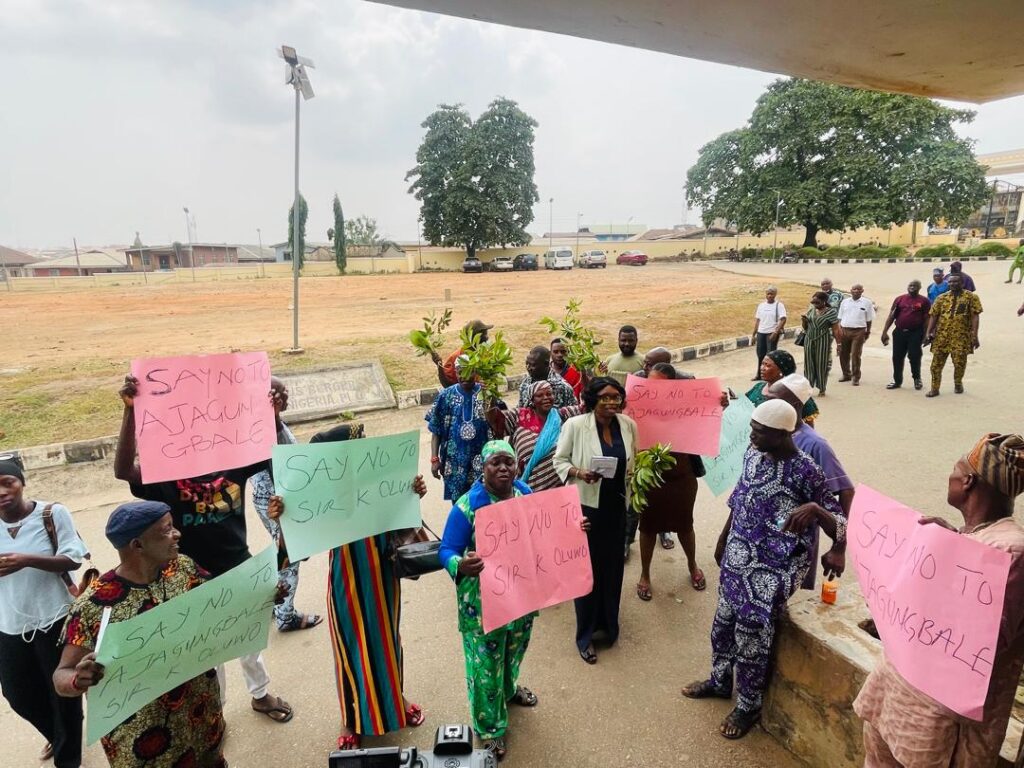 Sagamu Residents Storm Akarigbo’s Palace Over Alleged Land Grabbing