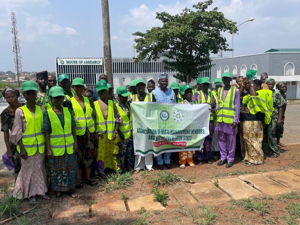 Protest Rocks Ogun Assembly As Waste Vendors Demand Environment Commissioner’s Sack Protest Rocks Ogun Assembly As Waste Vendors Demand Environment Commissioner’s Sack