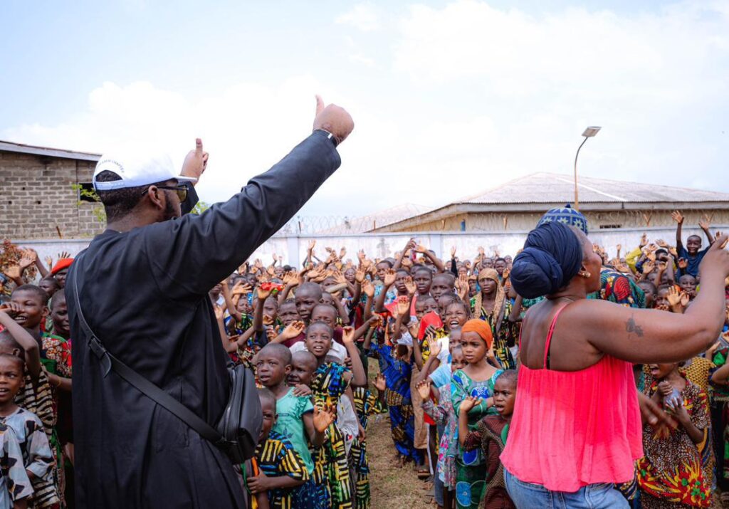 Eid-el-Fitr: Kashamu Distributes Food, Cash To Thousands In Ogun Eid-el-Fitr: Kashamu Distributes Food, Cash To Thousands In Ogun