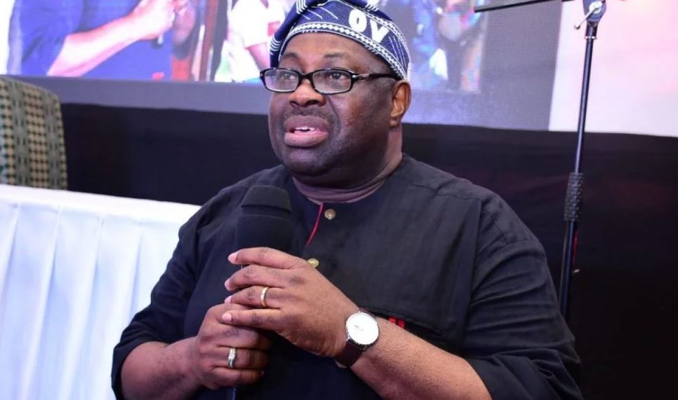 2027: Buhari’s Former Allies Ready To Back ADC Against Tinubu — Momodu 2027: Buhari’s Former Allies Ready To Back ADC Against Tinubu — Momodu