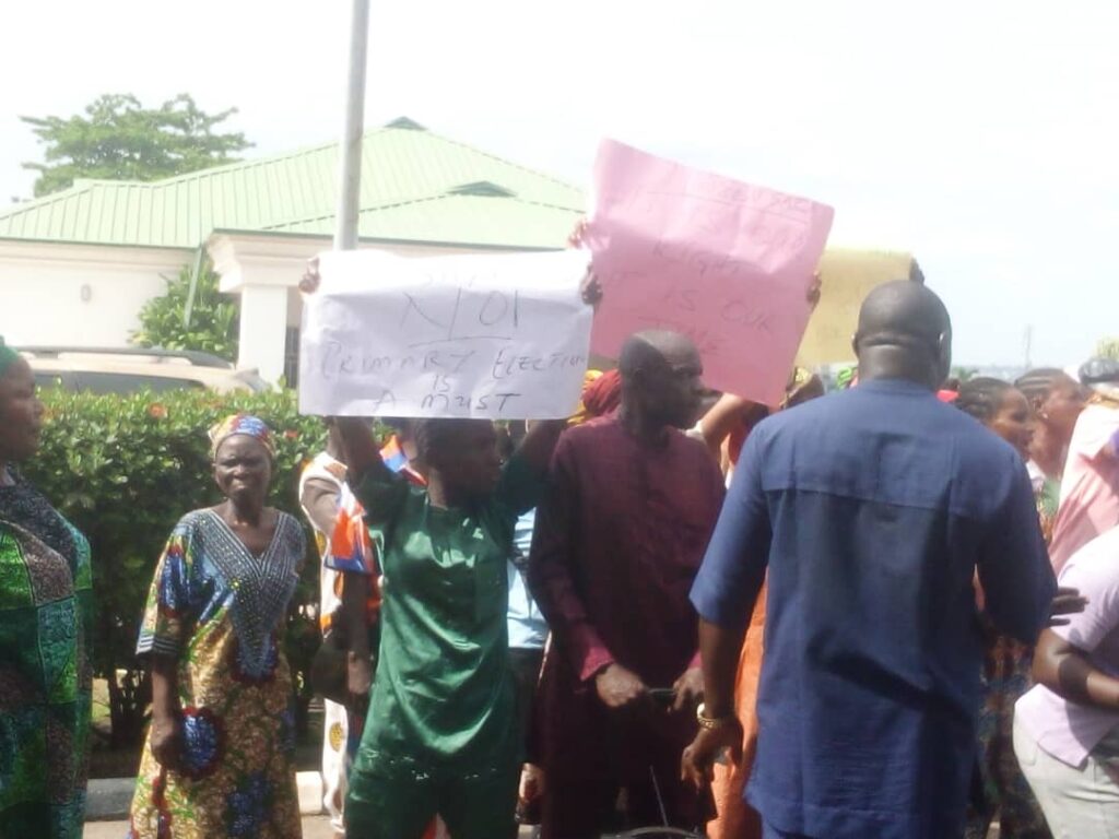 Ijebu East APC Members Storm Govt House, Demand Primaries, Zoning Justice