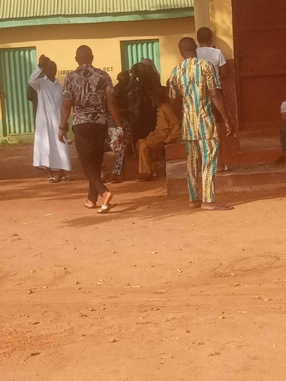 Eyewitnesses Report Cash Changing Hands as Vote-Buying Allegations Mount in Ongoing Ekiti Governorship Poll Eyewitnesses Report Cash Changing Hands as Vote-Buying Allegations Mount in Ongoing Ekiti Governorship Poll