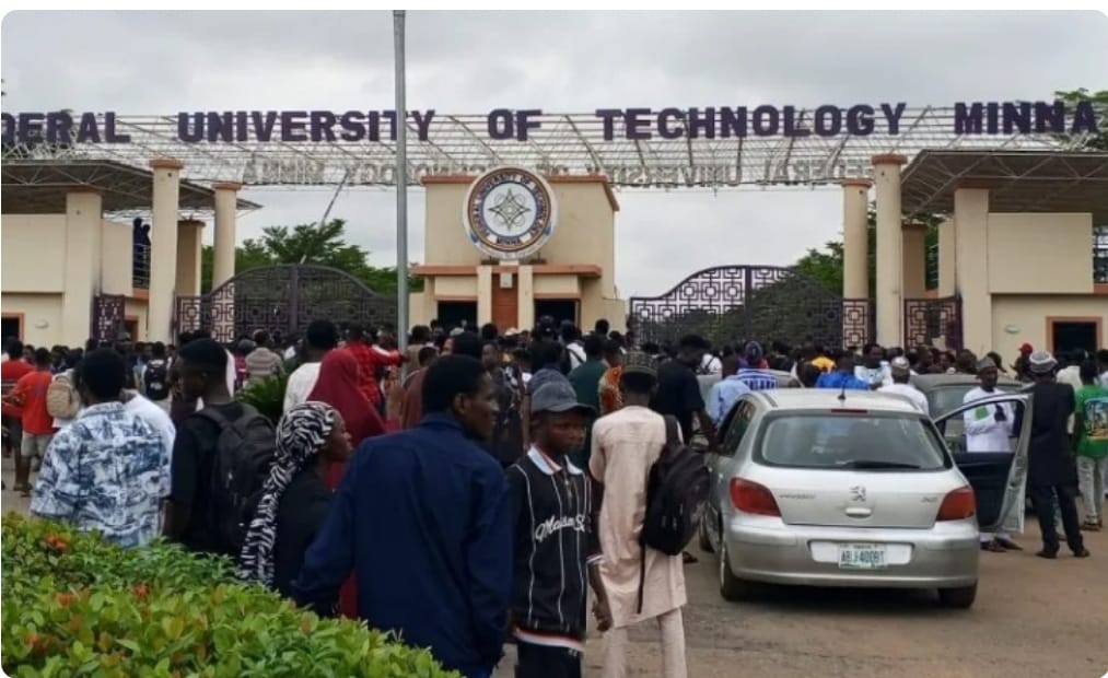 FUT Minna Students Shut Campus, Block Highway Over Alleged Robbery Killing FUT Minna Students Shut Campus, Block Highway Over Alleged Robbery Killing