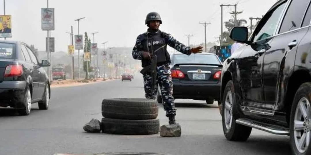 Four Police Officers Arrested For Allegedly Extorting ICPC Chairman Of ₦53,000 At Illegal Abuja Checkpoint Four Police Officers Arrested For Allegedly Extorting ICPC Chairman Of ₦53,000 At Illegal Abuja Checkpoint