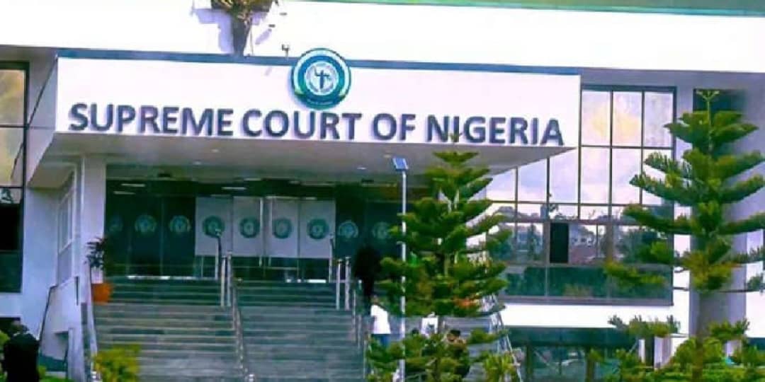 Supreme Court Bars Lawyers From Using ‘Barrister’ Title In Official Correspondence Supreme Court Bars Lawyers From Using ‘Barrister’ Title In Official Correspondence