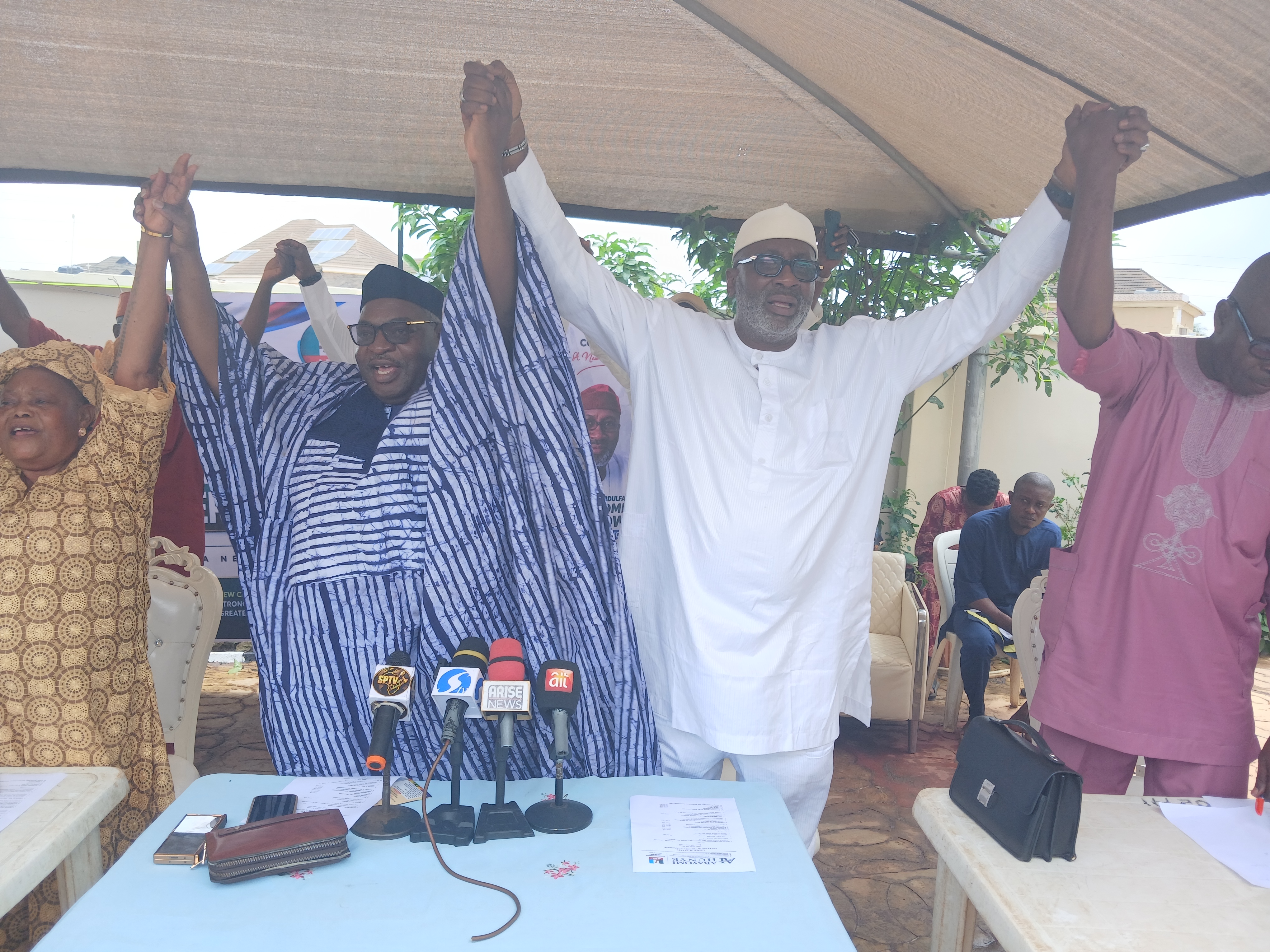 Ogun 2027: ‘Prove You’re an Indigene’ — Hunye Challenges Yayi, Picks Odunowo As Deputy Ogun 2027: ‘Prove You’re an Indigene’ — Hunye Challenges Yayi, Picks Odunowo As Deputy