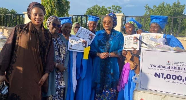 FG Gives Rescued Chibok Girls ₦1m Grants, Starter Packs, Supports 221 Parents FG Gives Rescued Chibok Girls ₦1m Grants, Starter Packs, Supports 221 Parents