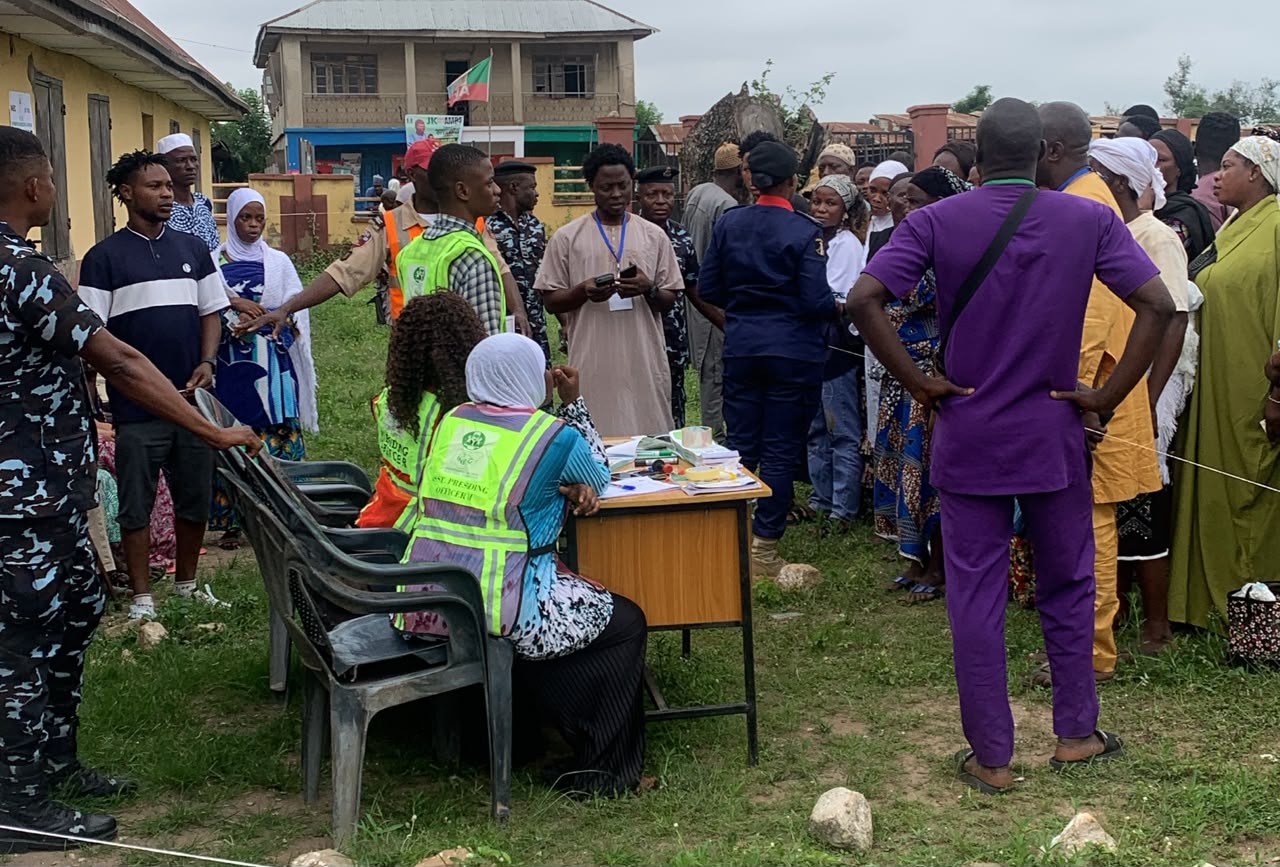 Osun Election: Vote Buying, BVAS Failures, Long Queues, Low Turnout Mar Polls (PHOTOS) Osun Election: Vote Buying, BVAS Failures, Long Queues, Low Turnout Mar Polls (PHOTOS)